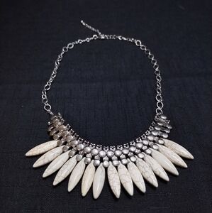 Elegant Cream and Silver Beaded Necklace, Oval Oblong Beads W Marbled Look
